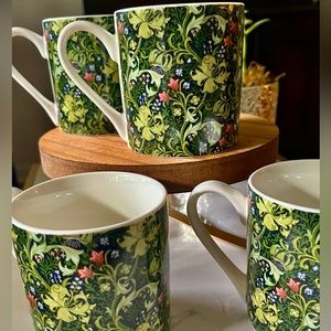 Set of 4 House of William Morris “Golden Lily” print mugs. Like new.